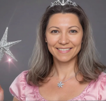 Tanya Anpilogova, Geschäftsführerin, lächelt in die Kamera.